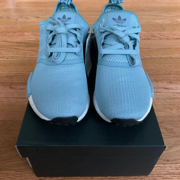 nmd r1 womens grey